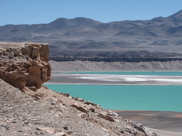 Высокогорная Laguna Verde на маршруте Охос-дель-Саладо