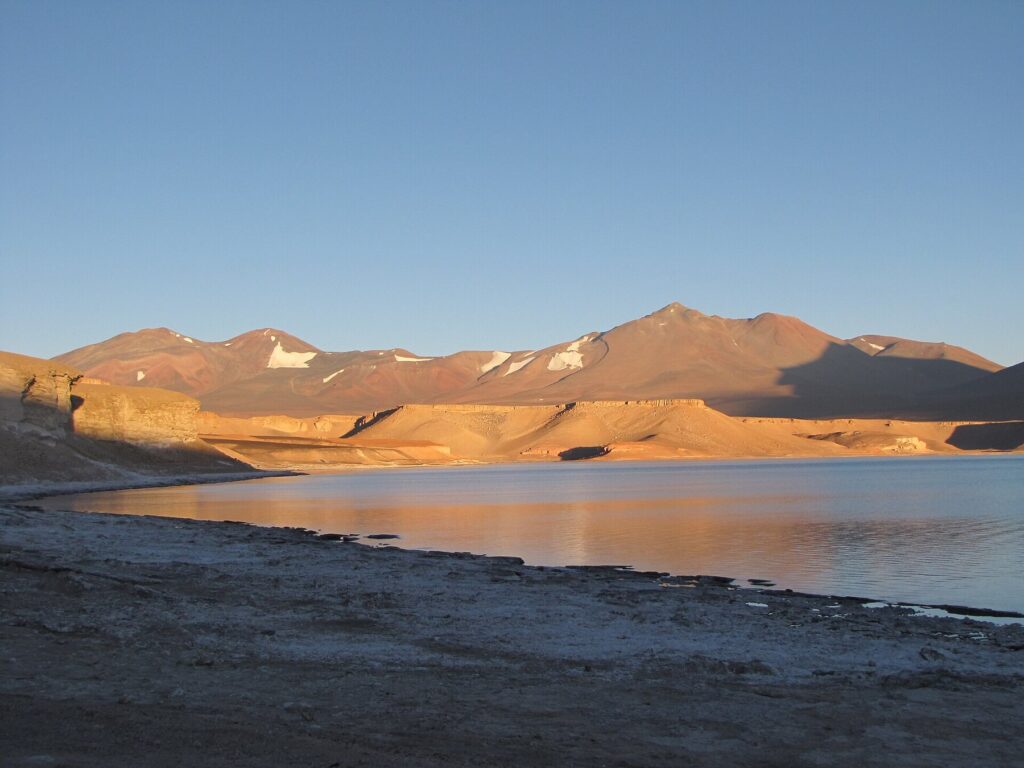 Рассвет над Laguna Verde в высокогорной Атакаме
